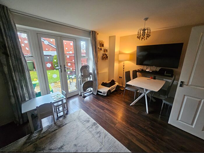 4 Bedroom Town House To Rent In Goodhart Crescent, Dunstable, Bedfordshire, LU6