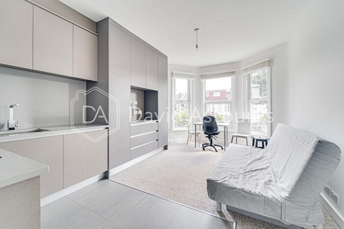Studio To Rent In Sylvan Avenue, Wood Green, London, N22