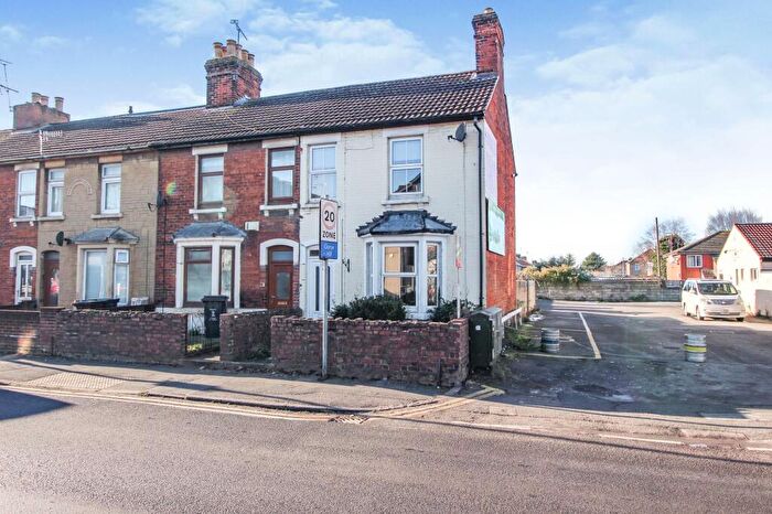 3 Bedroom End Of Terrace House To Rent In Cricklade Road, Swindon, SN2