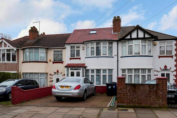 Studio To Rent In Conway Crescent, Perivale, Greenford, UB6