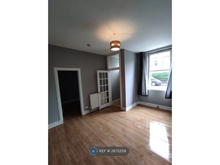 3 Bedroom Flat To Rent In Restalrig Road, Edinburgh, EH6