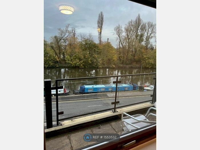 3 Bedroom Flat To Rent In Lockbridge Court, Maidenhead, SL6