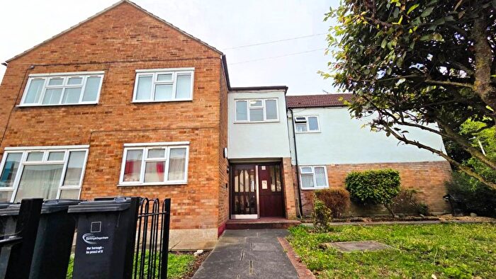 1 Bedroom Flat For Sale In Curzon Cres, Creekmouth, IG11