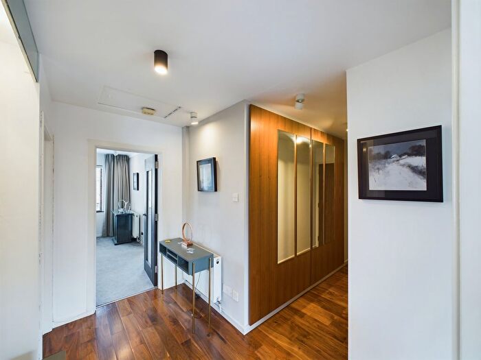 2 Bedroom Flat To Rent In De Beere Court, Finaghy, Belfast, BT10