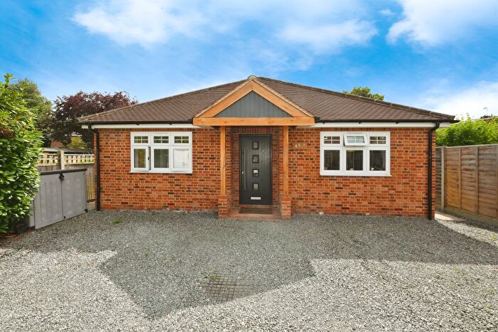 2 Bedroom Detached Bungalow For Sale In Whitley Road, Hoddesdon, EN11