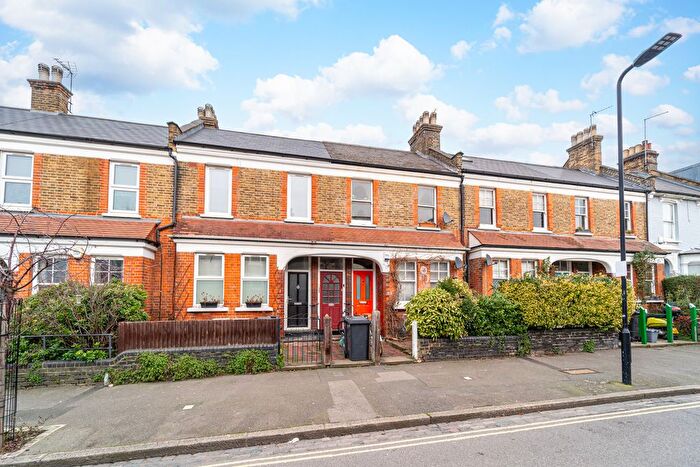 2 Bedroom Flat For Sale In Windus Road, Stoke Newington, London, N16
