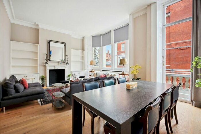 2 Bedroom Flat To Rent In Cadogan Square, Knightsbridge, London, SW1X