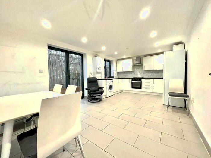 1 Bedroom Flat To Rent In Claremont Close, London, E16