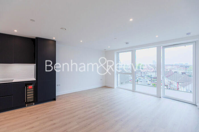 2 Bedroom Apartment To Rent In Beresford Avenue, Wembley, HA0