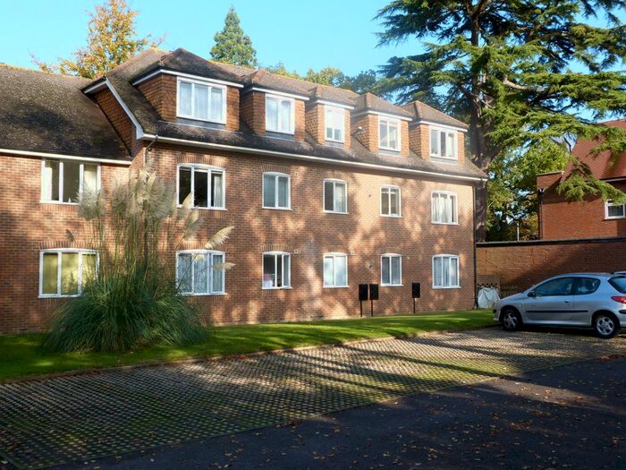 1 Bedroom Flat To Rent In Fortyfoot Road, Leatherhead KT22