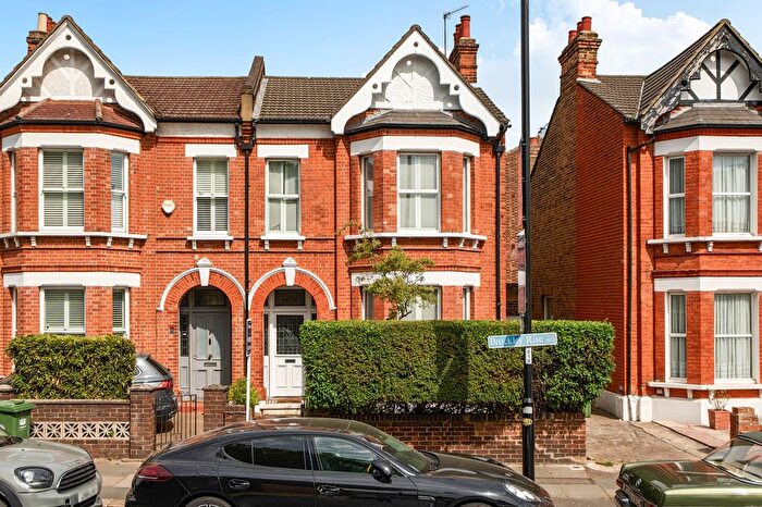 4 Bedroom Semi-Detached House For Sale In Brockley Rise, London, SE23