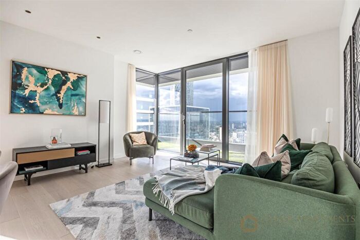 2 Bedroom Apartment To Rent In Wardian, Hobart Building, Wards Place, London, E14