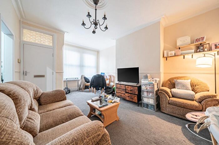 2 Bedroom Terraced House For Sale In Cross Flatts Road, Leeds, LS11