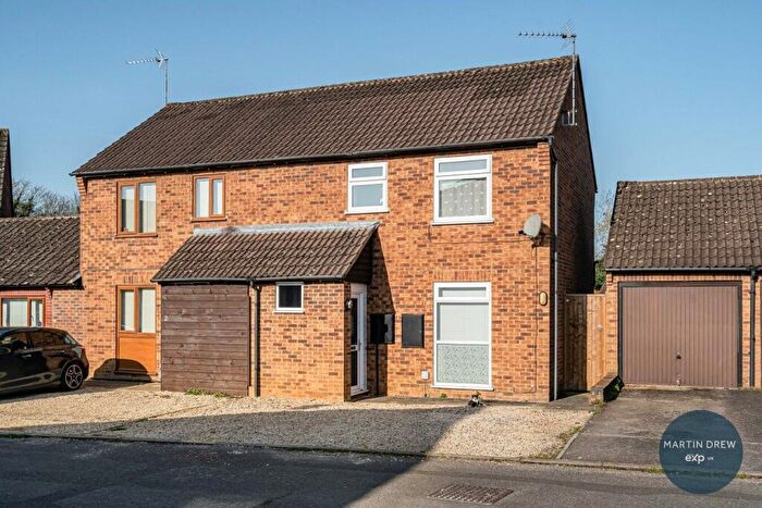 3 Bedroom Semi Detached House For Sale In Morgan Close, Banbury, OX16