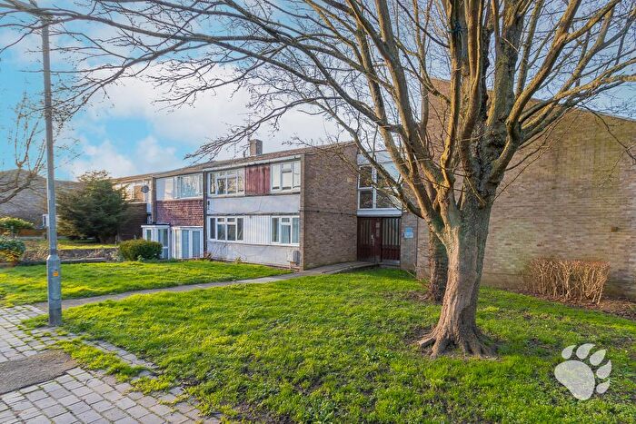 1 Bedroom Apartment For Sale In Mynchens, Lee Chapel North, SS15