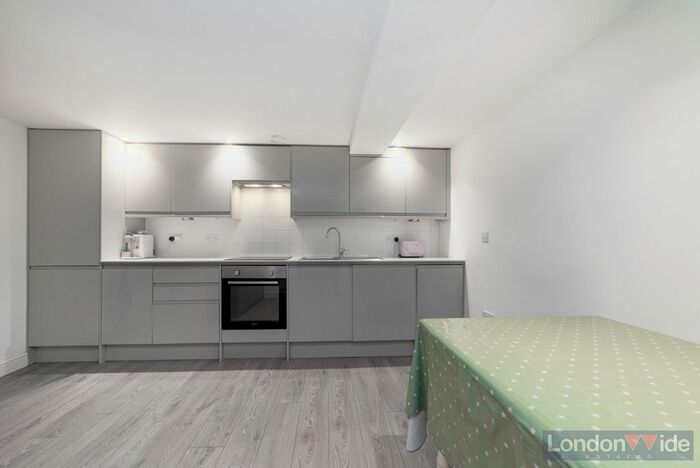 2 Bedroom Flat To Rent In Crossford Street, London, SW9