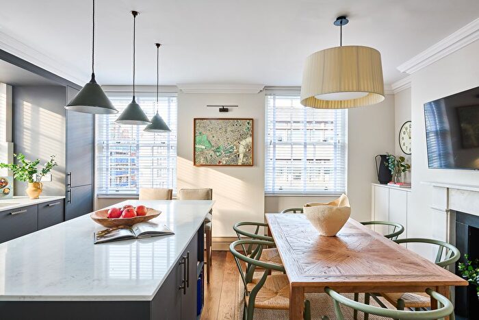 2 Bedroom Flat To Rent In Upper Berkeley Street, London, W1H