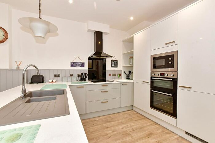 2 Bedroom Character Property For Sale In Newport Road, Apse Heath, Isle Of Wight, PO36