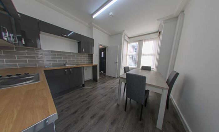 4 Bedroom Semi Detached House To Rent In Morris View, Leeds, LS5