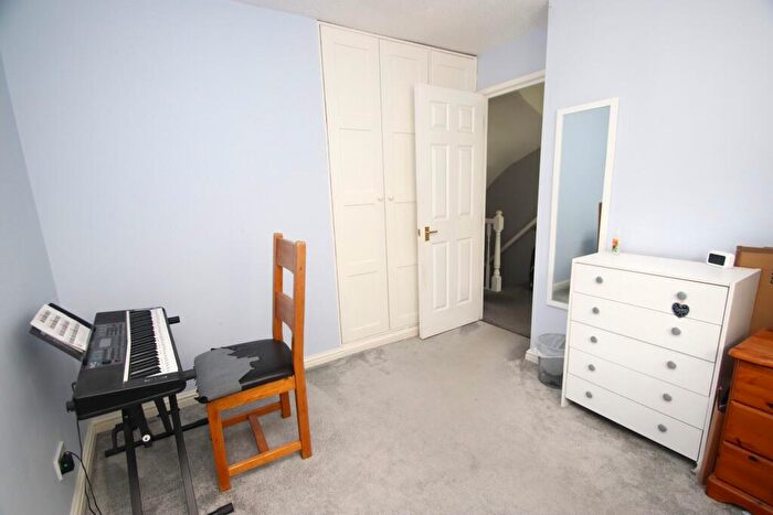 3 Bedroom End Of Terrace House For Sale In Foxwood Grove, Pratts Bottom, BR6