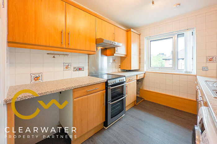 2 Bedroom Flat To Rent In Canterbury Gardens, Salford, M5