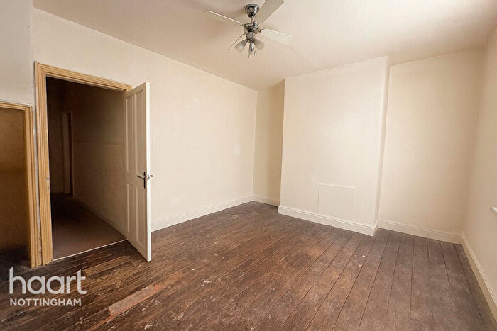 3 Bedroom Terraced House For Sale In Cedar Road, Nottingham, NG7