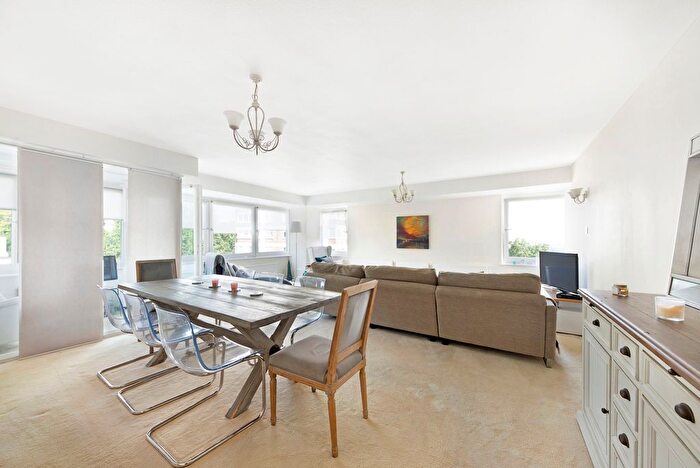 2 Bedroom Flat To Rent In Somerset Road, London, SW19