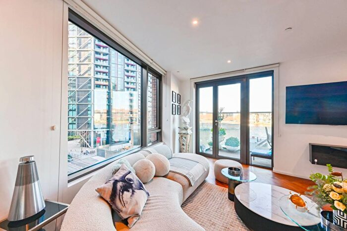 2 Bedroom Flat To Rent In New Union Square, Nine Elms, London, SW11