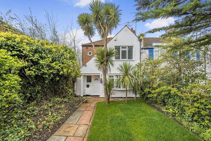 3 Bedroom Property To Rent In Great North Road, High Barnet, Barnet, EN5