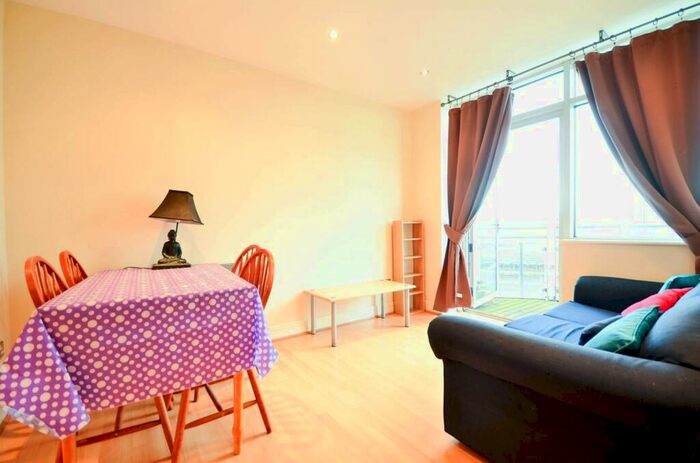 2 Bedroom Flat To Rent In Gerry Raffles Square, Stratford, London, E15