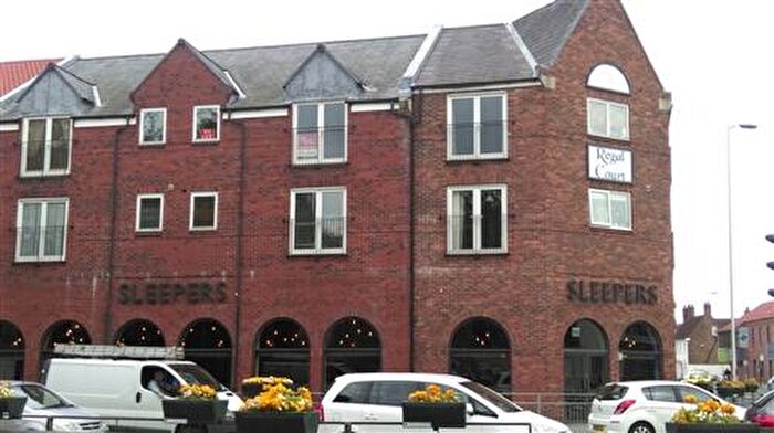 2 Bedroom Flat To Rent In Regal Court, HU17