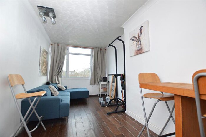 3 Bedroom Flat To Rent In Northfields, Norwich, NR4