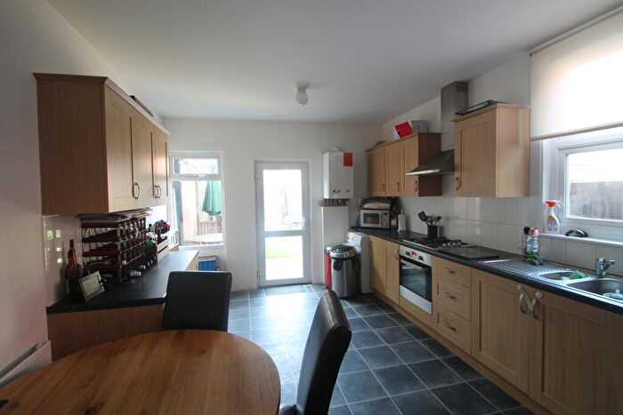 3 Bedroom Semi-Detached House To Rent In Queens Road, Bromley, BR1