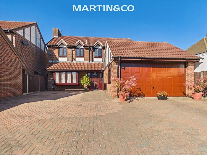 5 Bedroom Detached House For Sale In Meadow Gardens, Staines-Upon-Thames, TW18