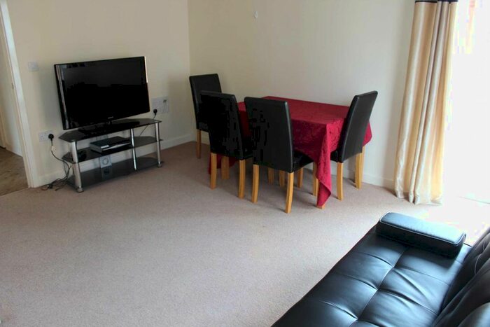 2 Bedroom Flat To Rent In Pavillion Close, Leicester, LE2