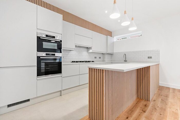 5 Bedroom Mews To Rent In Old Manor Yard, Earls Court, SW5