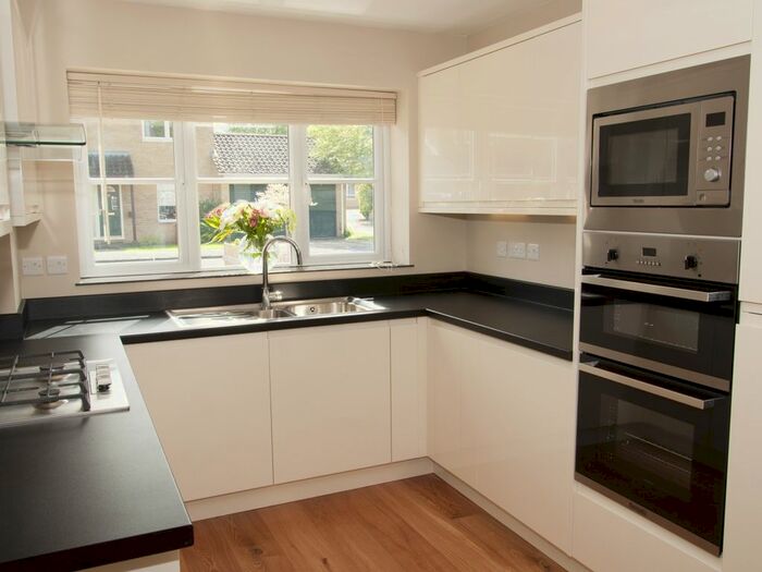 3 Bedroom Semi-Detached House To Rent In Mead Way, Kidlington, OX5