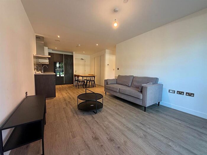 2 Bedroom Apartment To Rent In Lockside Lane, Salford, M5