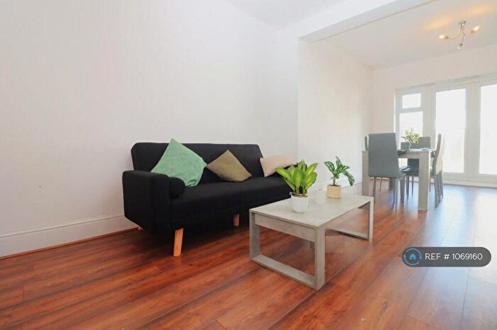 4 Bedroom End Of Terrace House To Rent In Mcleod Road, London, SE2