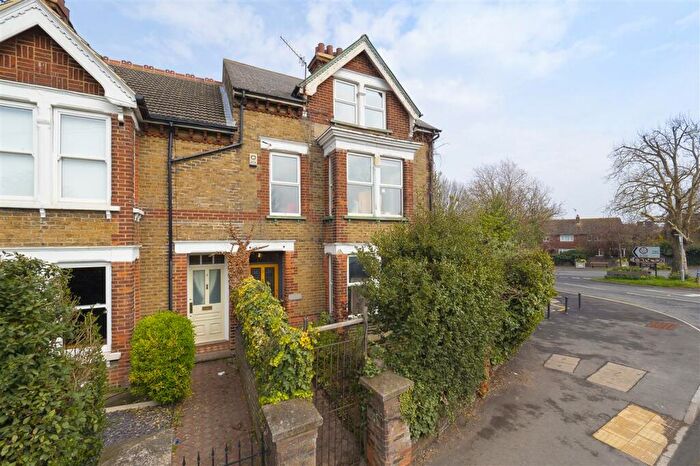 6 Bedroom End Of Terrace House For Sale In Willowmore, London Road, Faversham, ME13