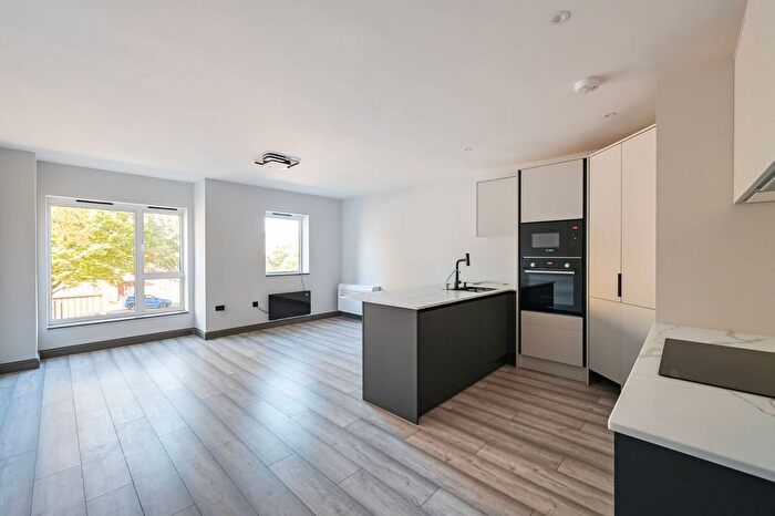 2 Bedroom Flat To Rent In Colney Hatch Lane, London, Colney Hatch, London, N10