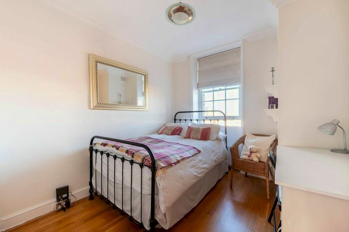 3 Bedroom Flat To Rent In Holland Park Avenue, Holland Park, London, W11