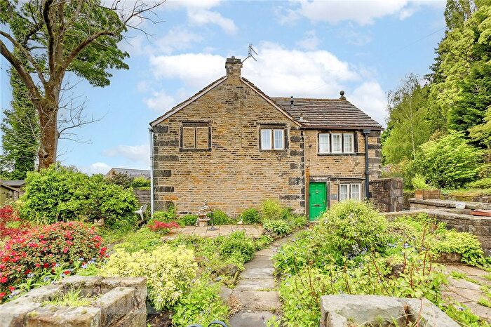 2 Bedroom Terraced House For Sale In Kinders Lane, Greenfield, Saddleworth, OL3