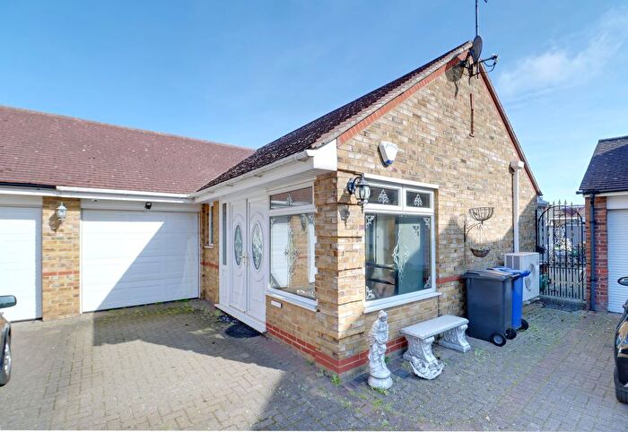 1 Bedroom Detached Bungalow For Sale In Birch Crescent, South Ockendon, RM15