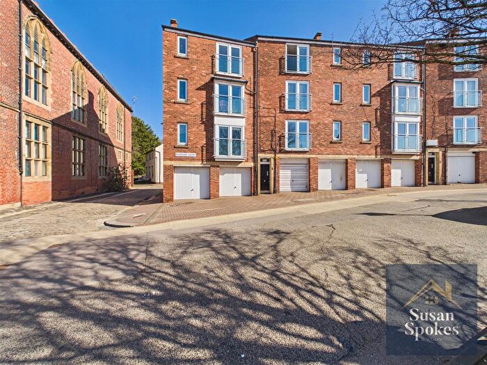 2 Bedroom Flat For Sale In Riverside Court, South Shields, NE33