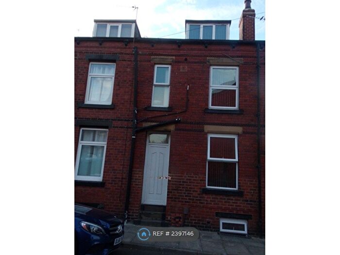 2 Bedroom End Of Terrace House To Rent In Kepler Terrace, Leeds, LS8