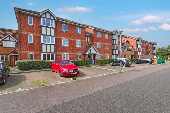 2 Bedroom Flat For Sale In Redwood Gardens, London, E4