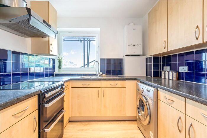 3 Bedroom Apartment To Rent In Sussex Way, London, N19
