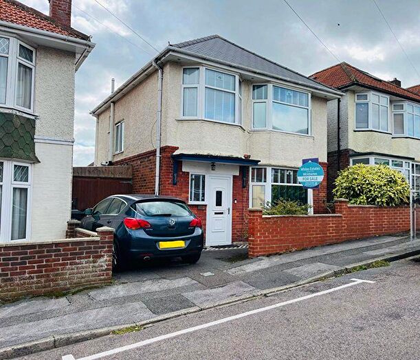 3 Bedroom Detached House For Sale In Redbreast Road, Bournemouth, BH9