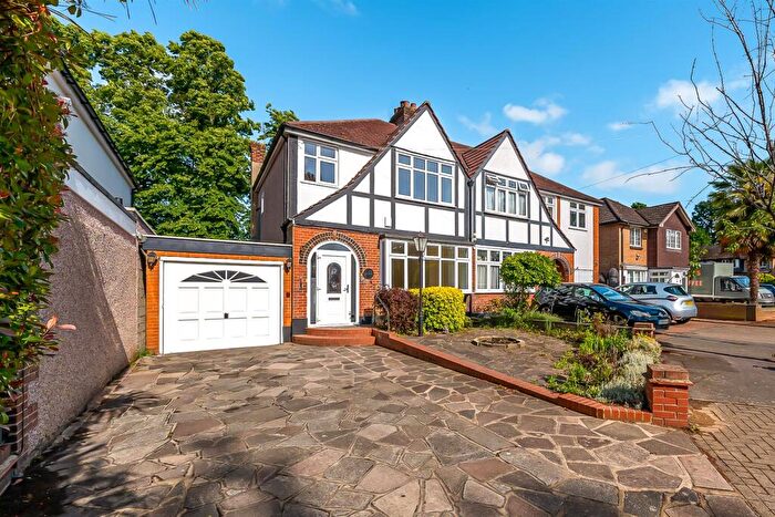 3 Bedroom Semi-Detached House For Sale In Bishops Avenue, Bromley, BR1